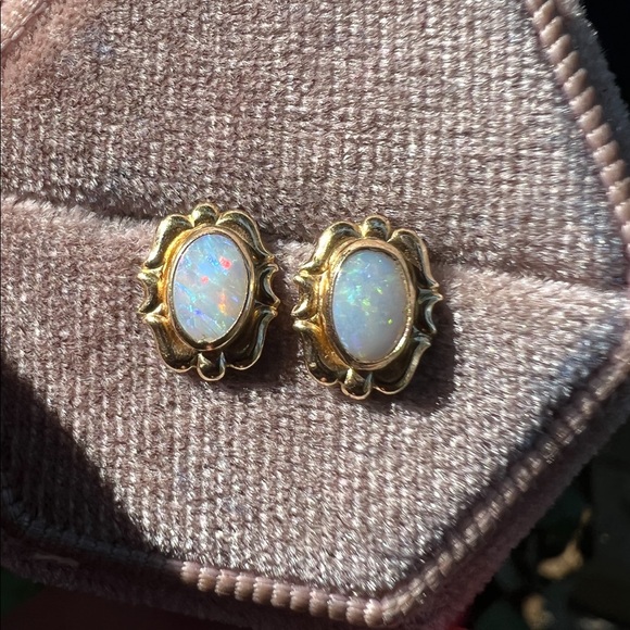 Vintage solid 14k yellow gold genuine opal earrings - Picture 7 of 16